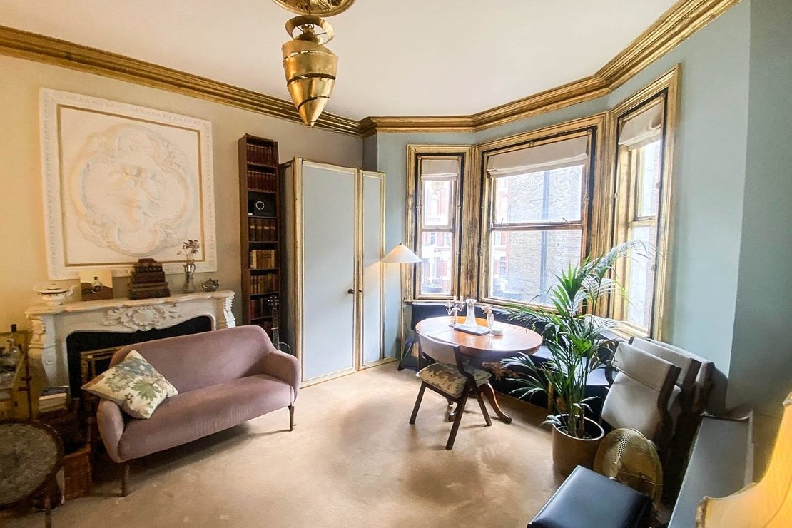 Flat to rent in Sinclair Gardens-view2