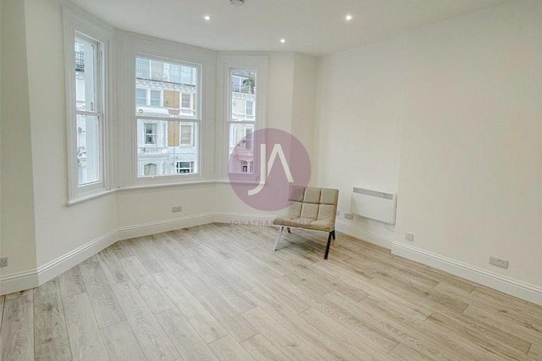 1 bedroom Flat to rent in Sinclair Gardens-view7