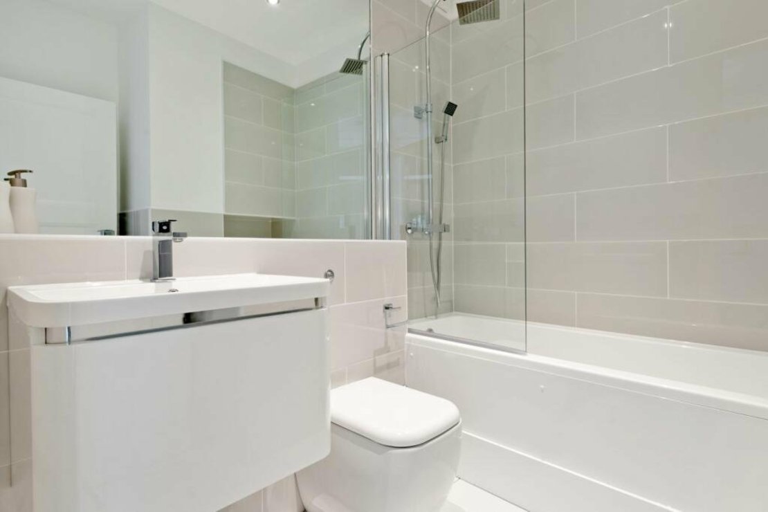2 bedroom Flat to rent in Sloane Gate Mansions-view7
