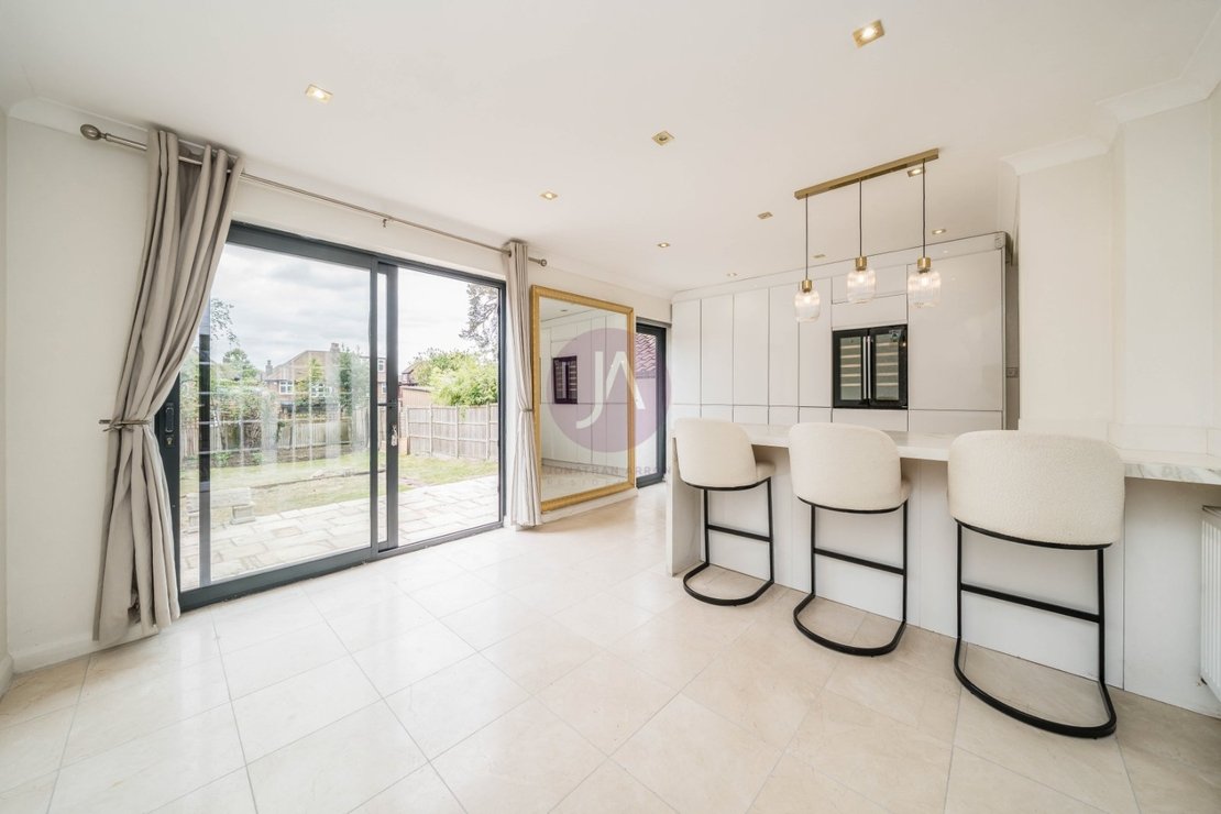 4 bedroom House to rent in Southway-view3
