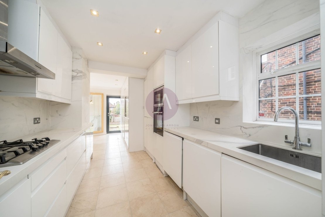 4 bedroom House to rent in Southway-view6