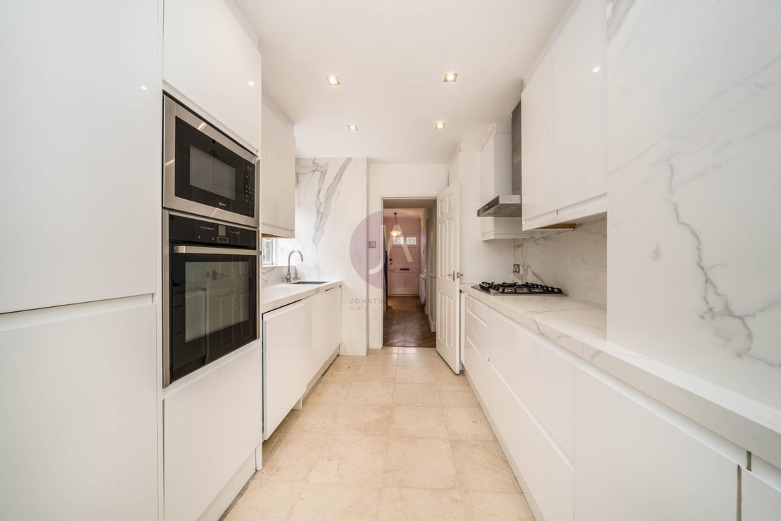 4 bedroom House to rent in Southway-view5