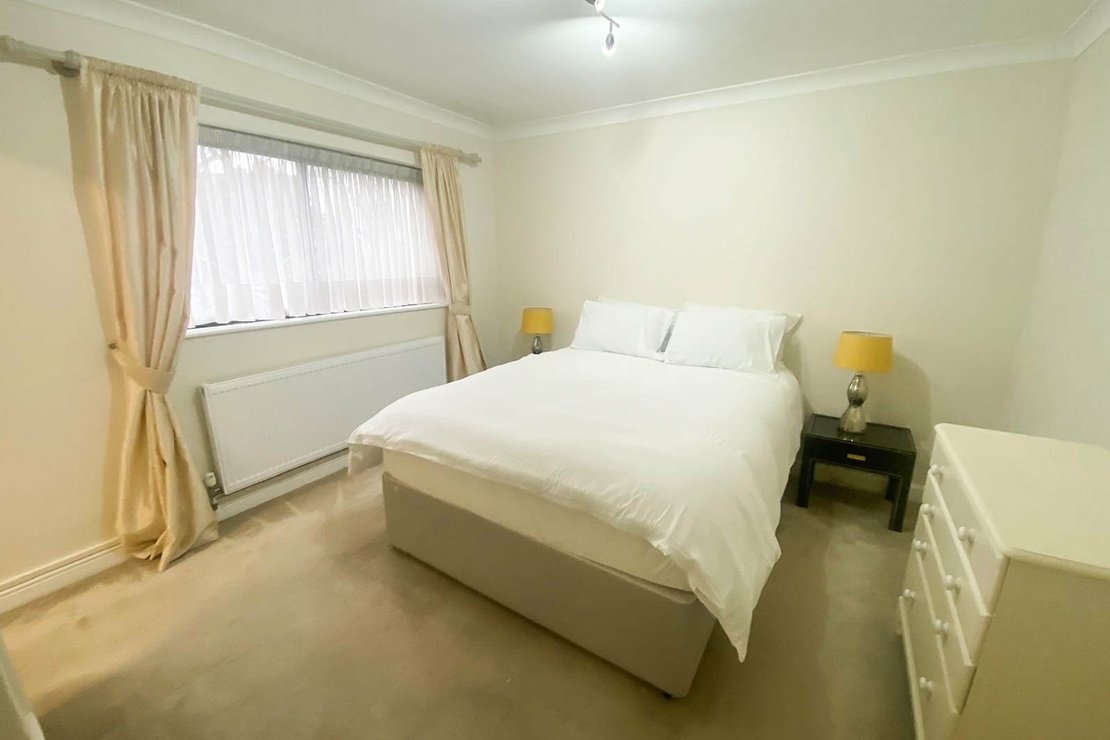 2 bedroom Flat to rent in Spencer Close-view6