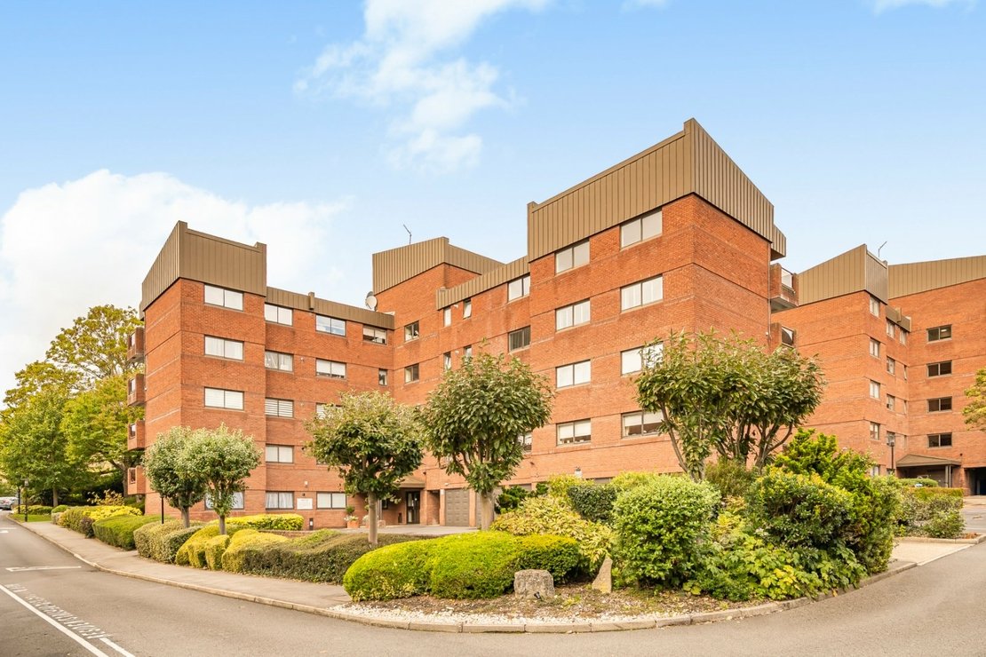2 bedroom Flat to rent in Spencer Court-view1