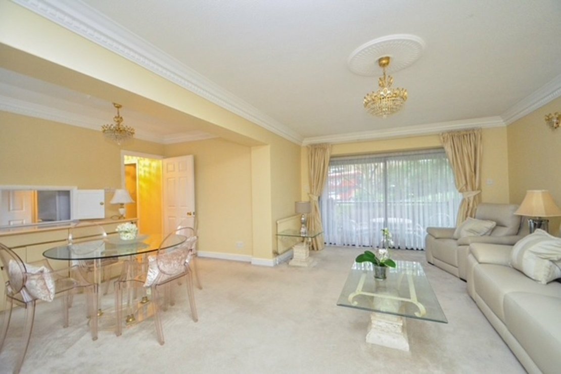 2 bedroom Flat to rent in Spencer Court-view2