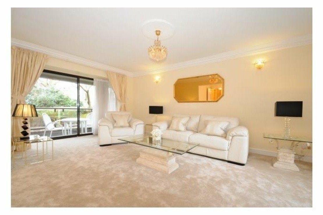 2 bedroom Flat to rent in Spencer Court-view3