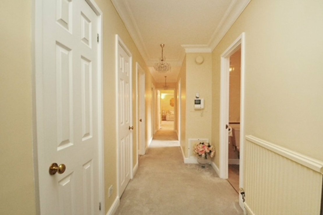 2 bedroom Flat to rent in Spencer Court-view10