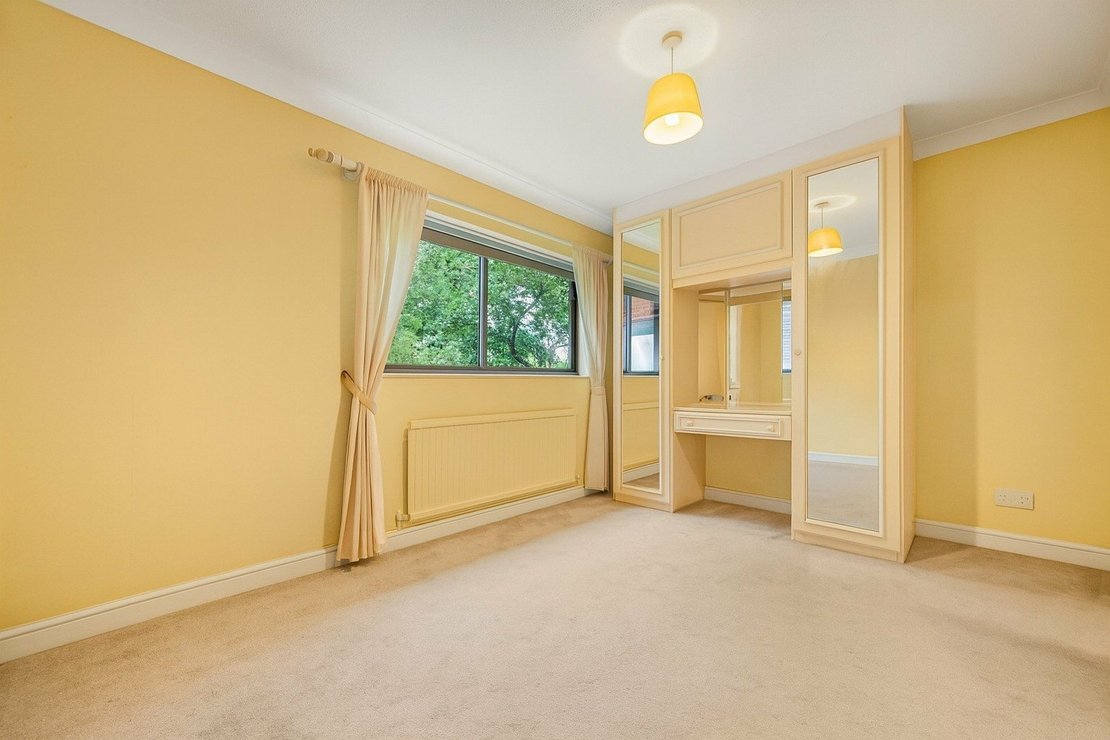 2 bedroom Flat to rent in Spencer Court-view8