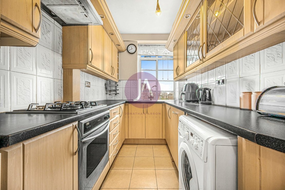 3 bedroom Flat to rent in St Johns Court-view5