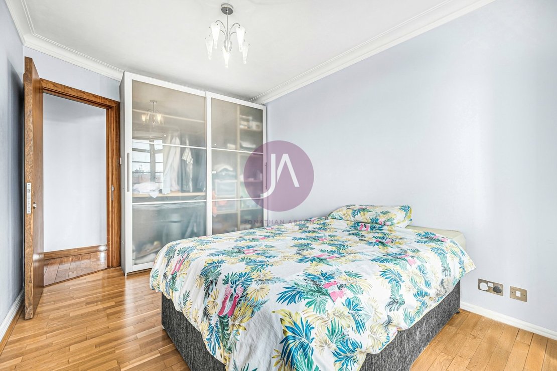 3 bedroom Flat to rent in St Johns Court-view9
