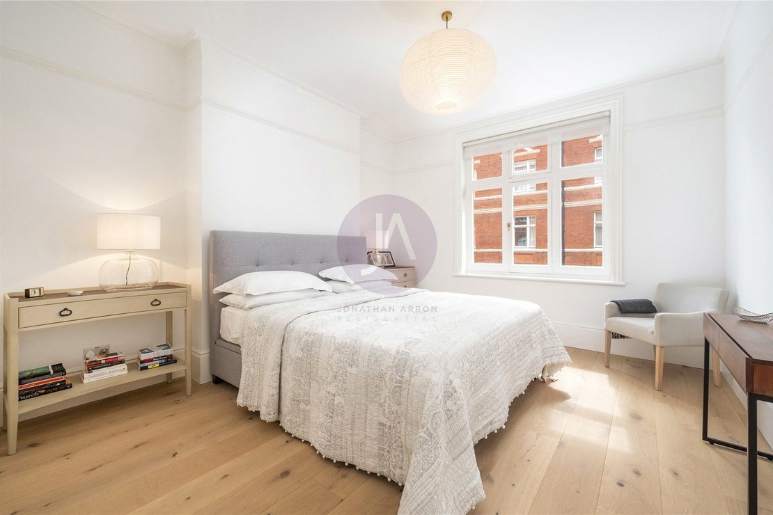 4 bedroom Flat to rent in St Mary's Mansions-view5