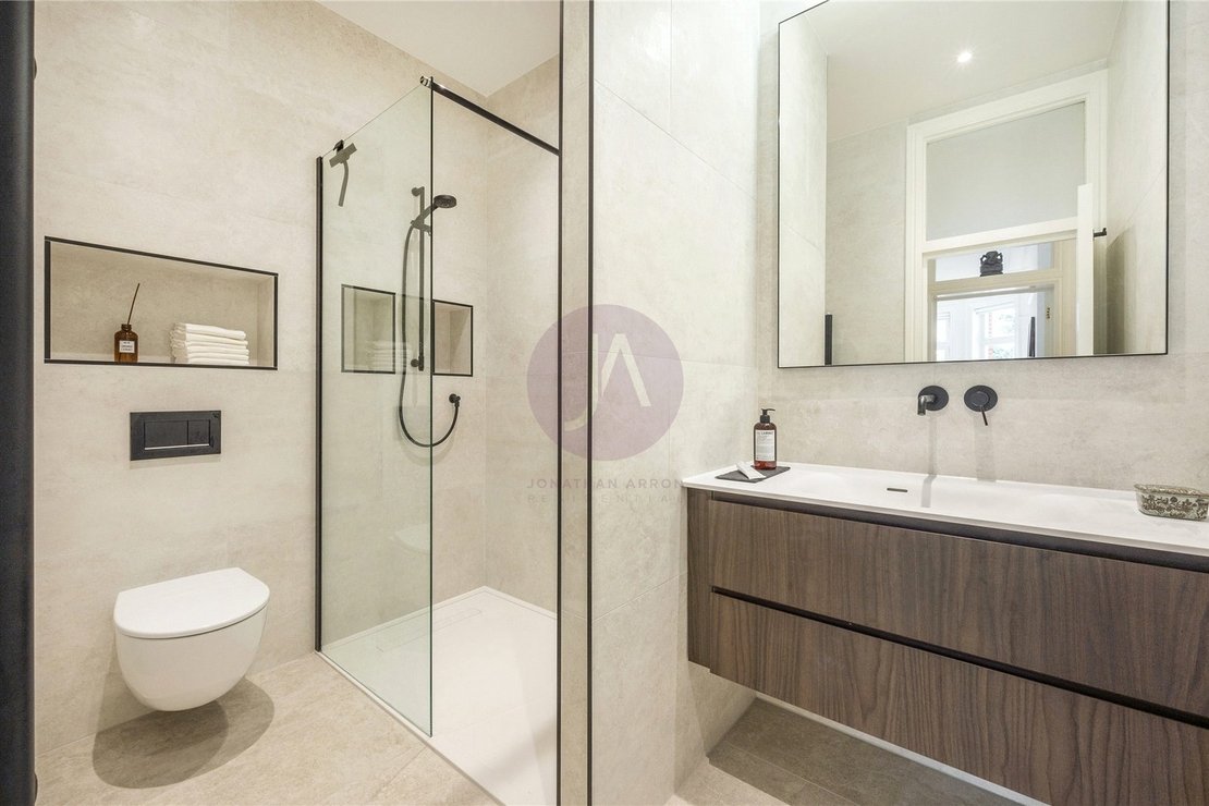 4 bedroom Flat to rent in St Mary's Mansions-view4