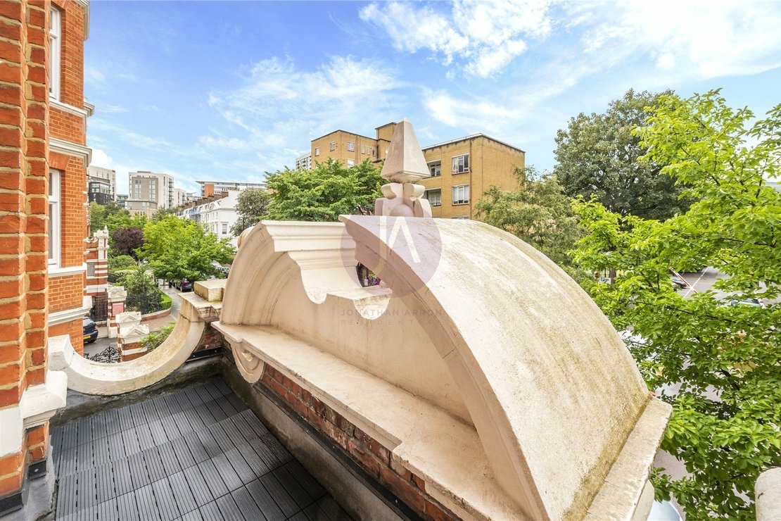 4 bedroom Flat to rent in St Mary's Mansions-view7