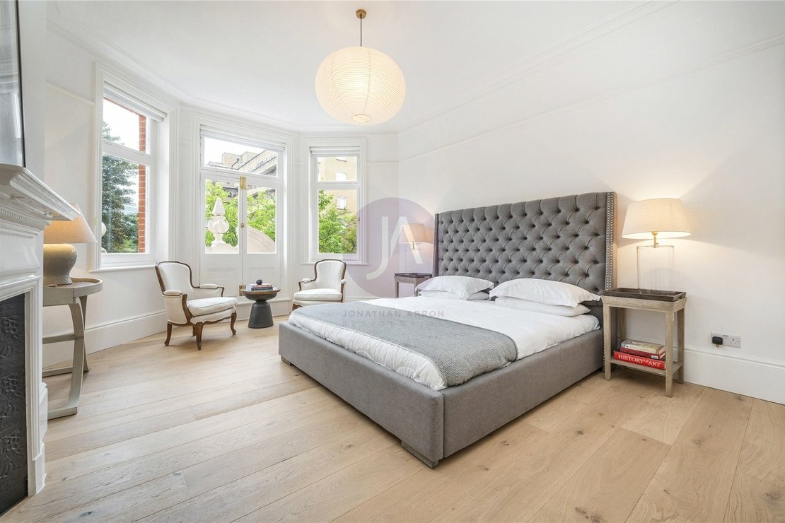 4 bedroom Flat to rent in St Mary's Mansions-view3