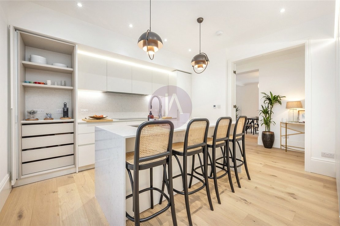 4 bedroom Flat to rent in St Marys Mansions-view9