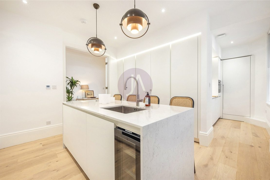 4 bedroom Flat to rent in St Marys Mansions-view8