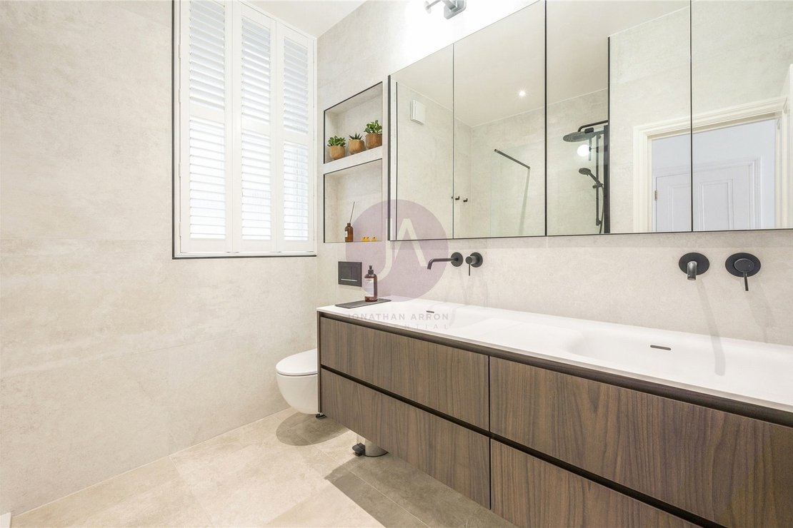 4 bedroom Flat to rent in St Marys Mansions-view6