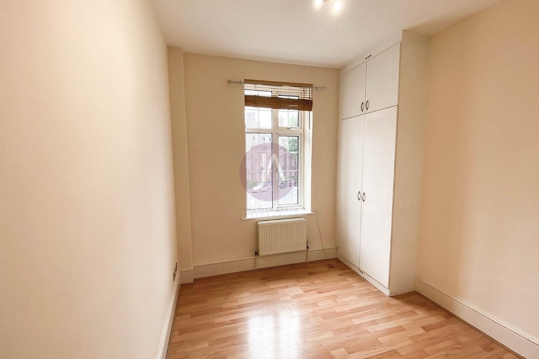 2 bedroom Flat to rent in Stanley House-view6