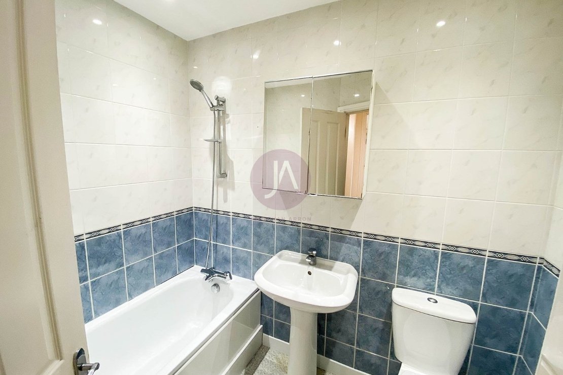 2 bedroom Flat to rent in Stanley House-view8