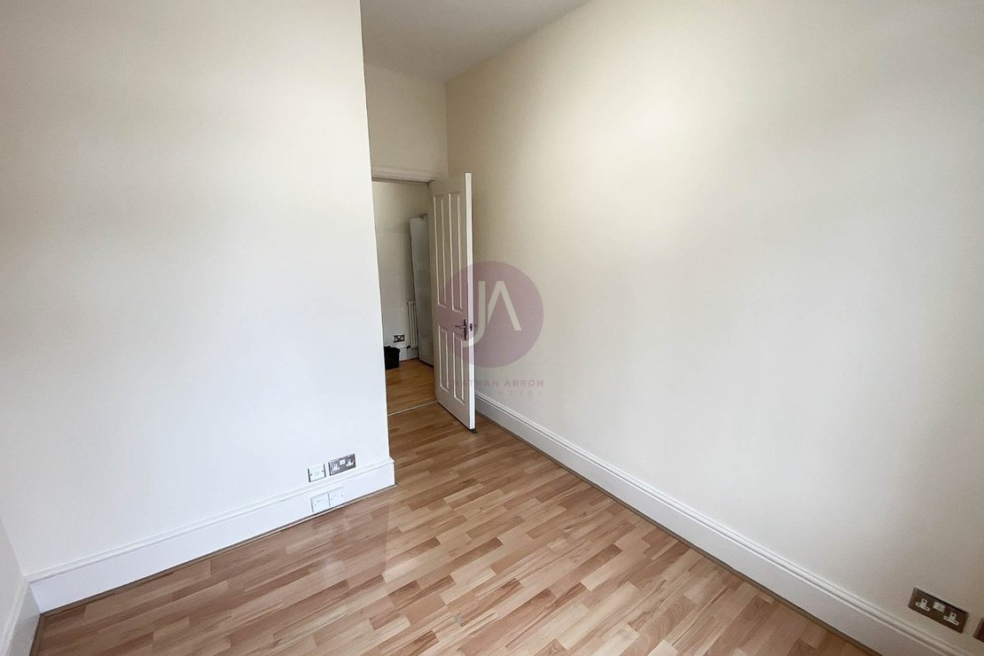 2 bedroom Flat to rent in Stanley House-view7