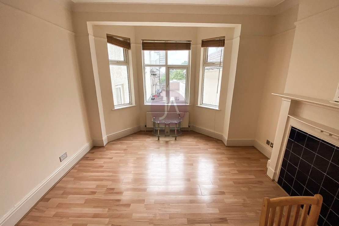 2 bedroom Flat to rent in Stanley House-view4