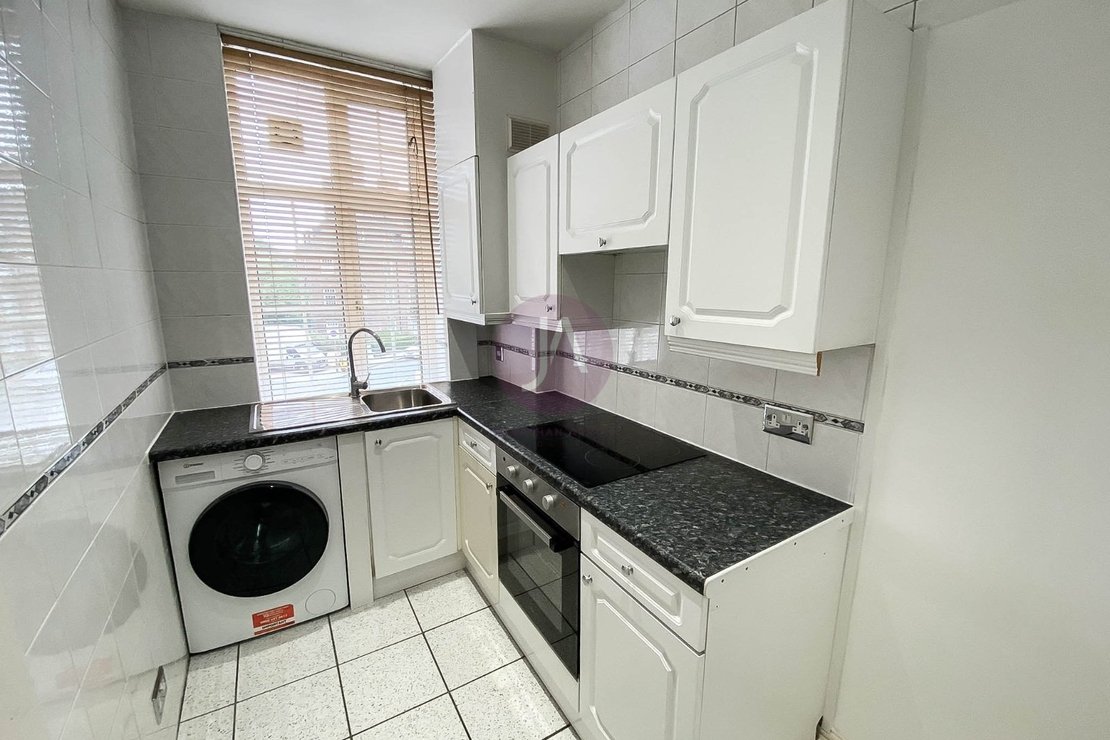 2 bedroom Flat to rent in Stanley House-view2