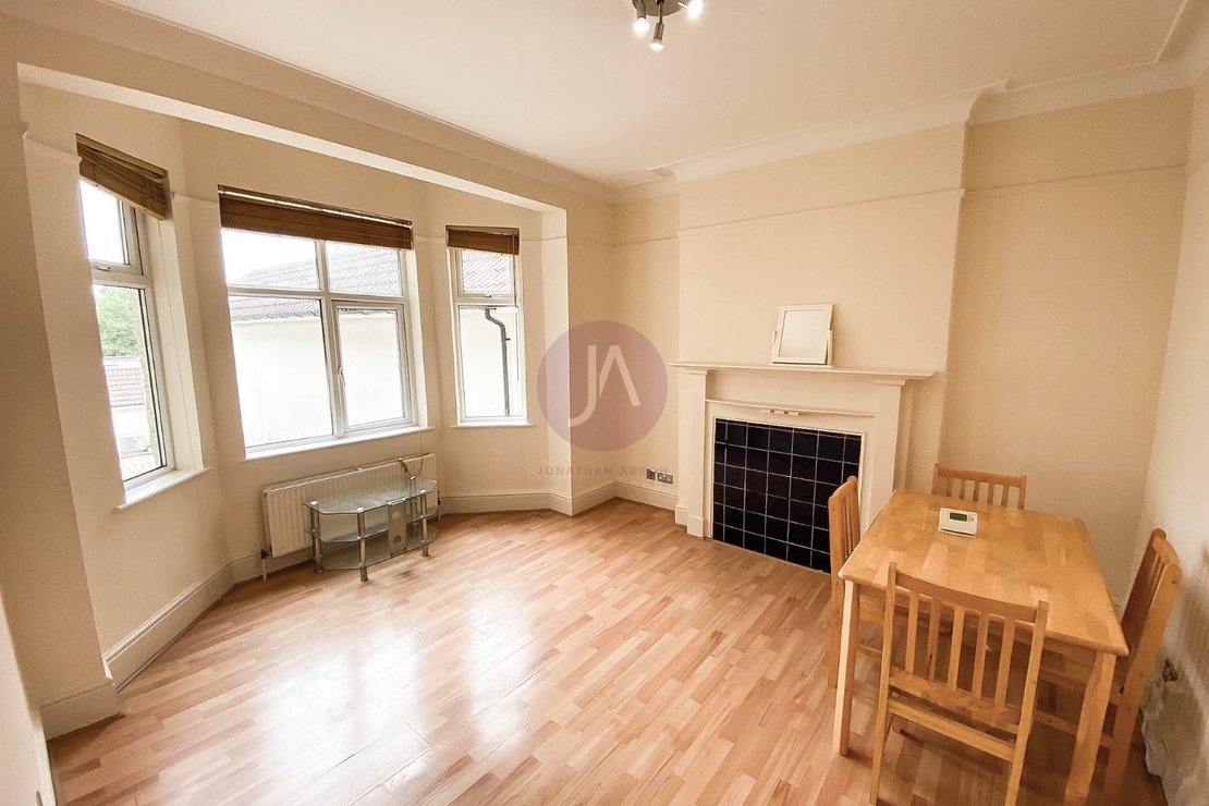 2 bedroom Flat to rent in Stanley House-view1