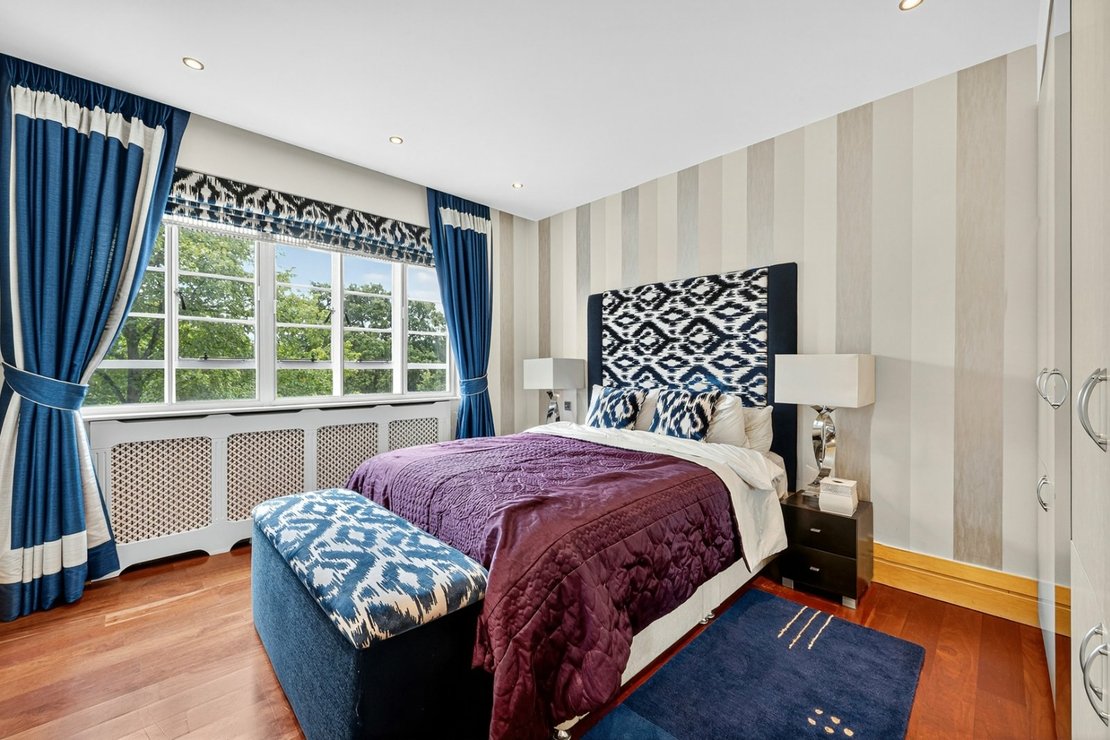 4 bedroom Flat to rent in Stockleigh Hall-view11