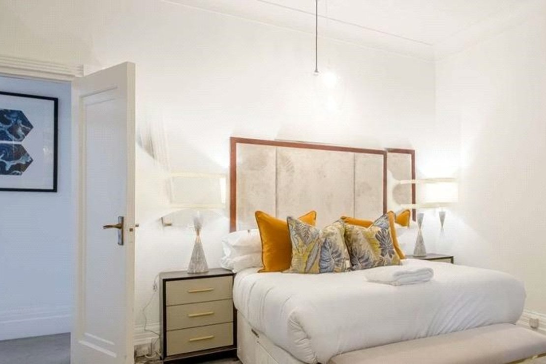 2 bedroom Flat to rent in Strathmore Court-view9