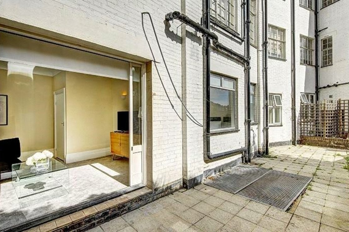 2 bedroom Flat to rent in Strathmore Court-view14