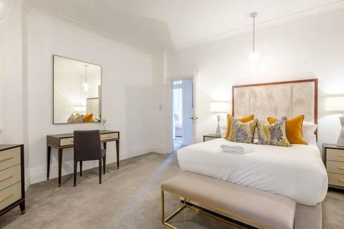 2 bedroom Flat to rent in Strathmore Court-view6