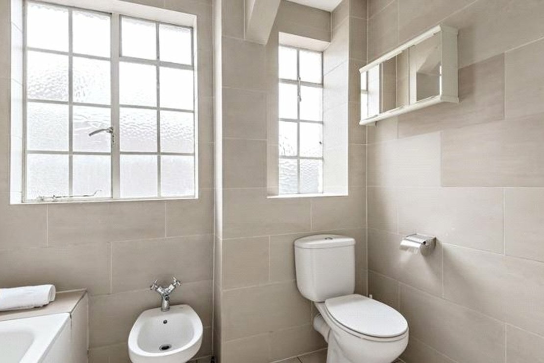 6 bedroom Flat to rent in Strathmore Court-view11