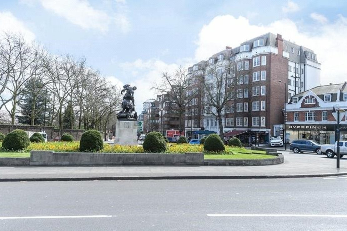 6 bedroom Flat to rent in Strathmore Court-view13