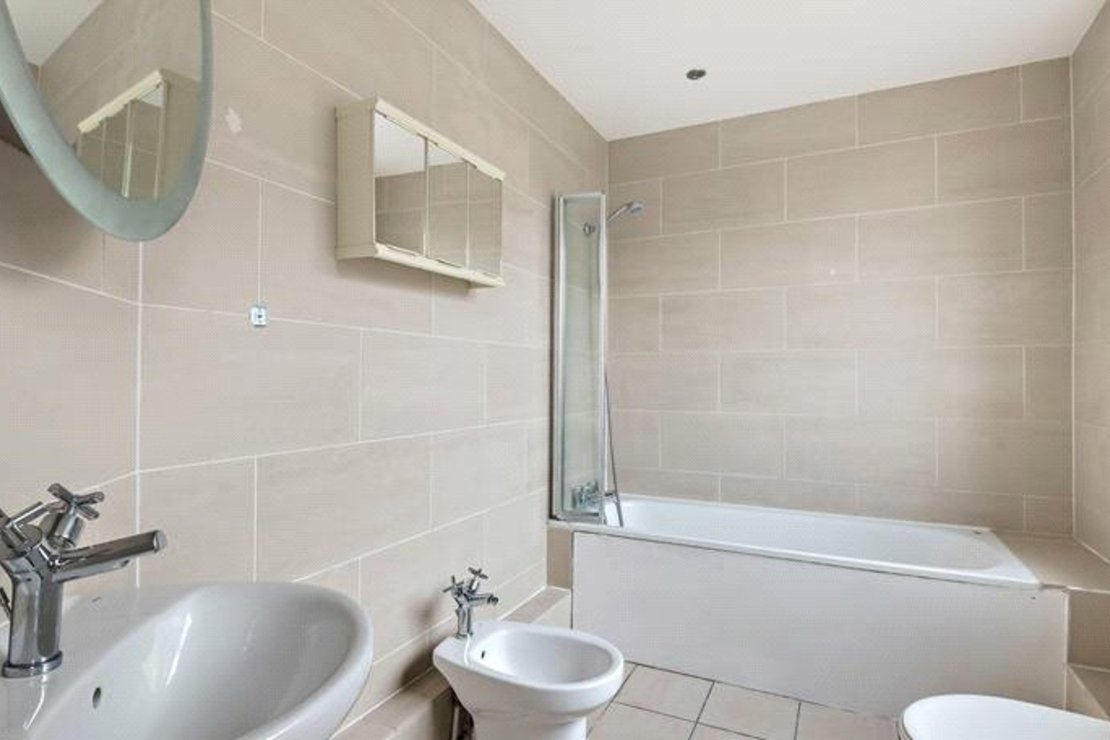 6 bedroom Flat to rent in Strathmore Court-view12