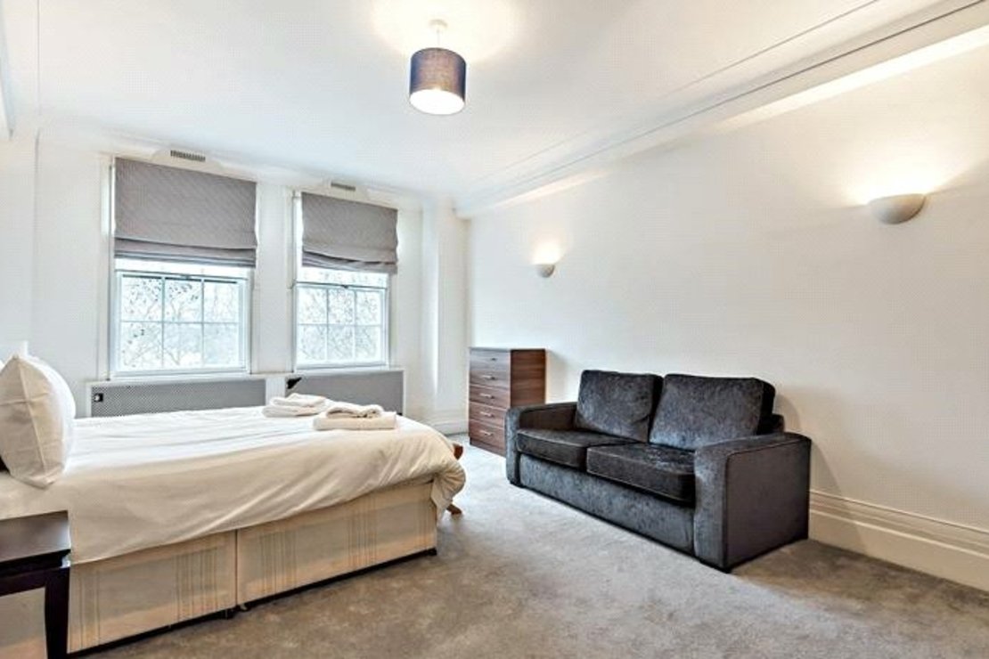 6 bedroom Flat to rent in Strathmore Court-view6