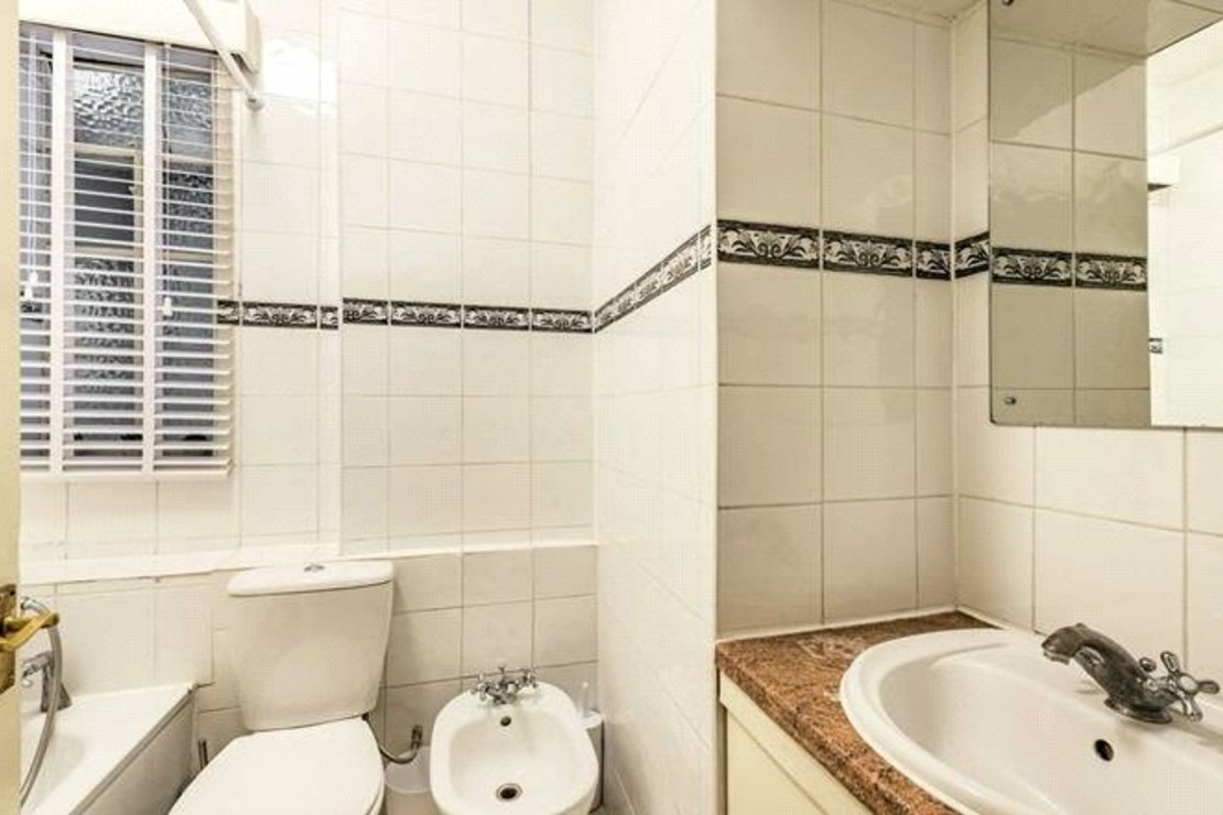 5 bedroom Flat to rent in Strathmore Court-view20
