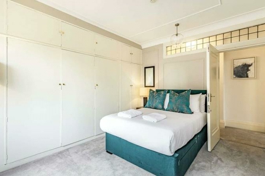 5 bedroom Flat to rent in Strathmore Court-view11