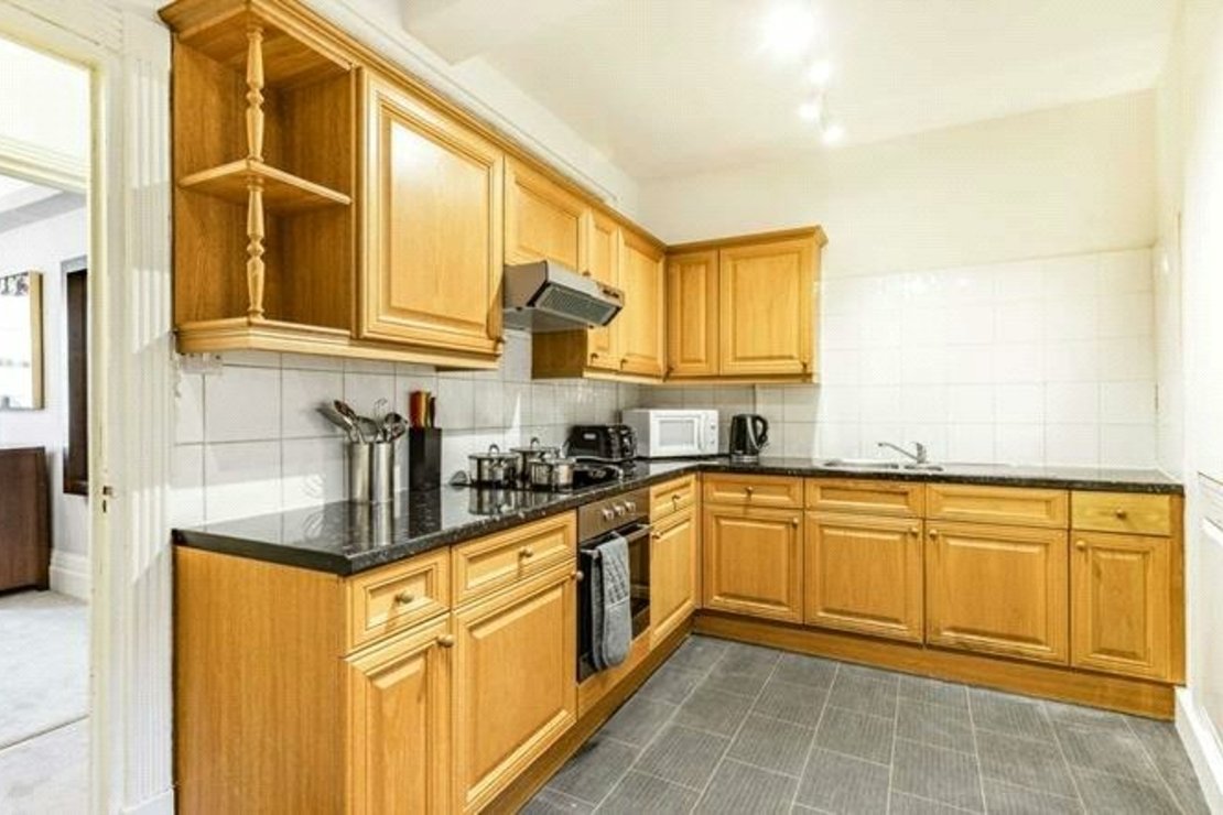5 bedroom Flat to rent in Strathmore Court-view18