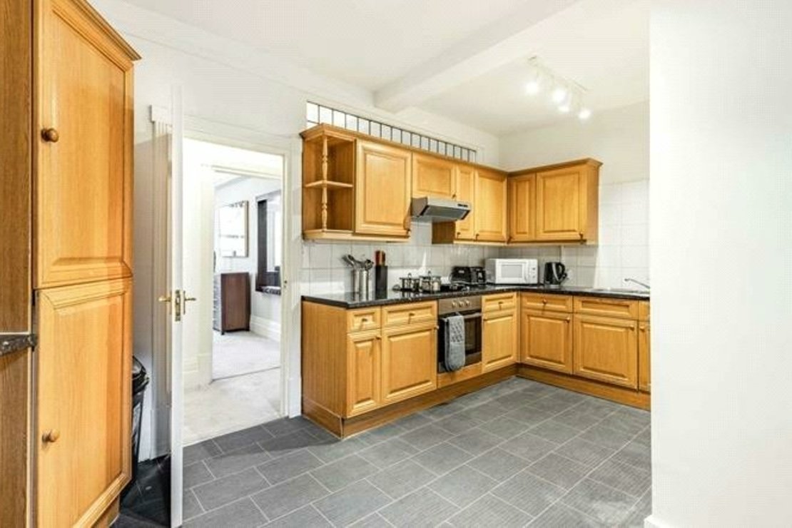 5 bedroom Flat to rent in Strathmore Court-view17