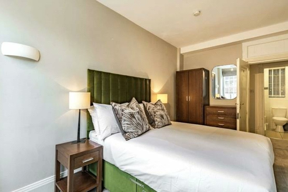 5 bedroom Flat to rent in Strathmore Court-view16