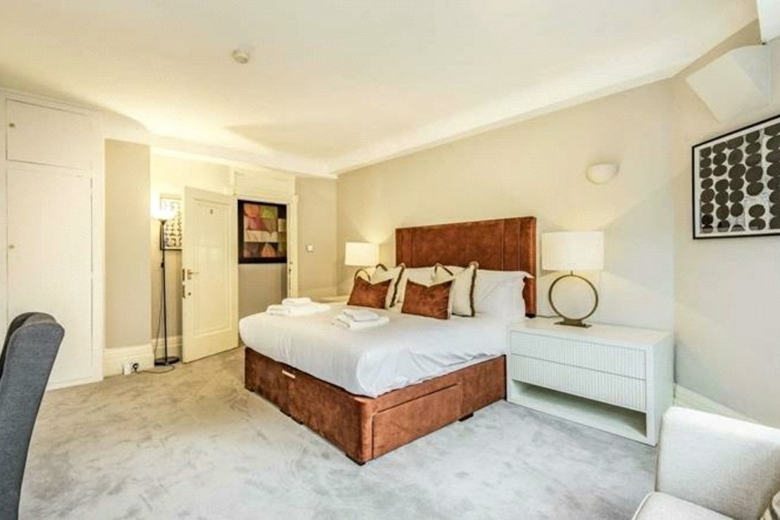 5 bedroom Flat to rent in Strathmore Court-view9