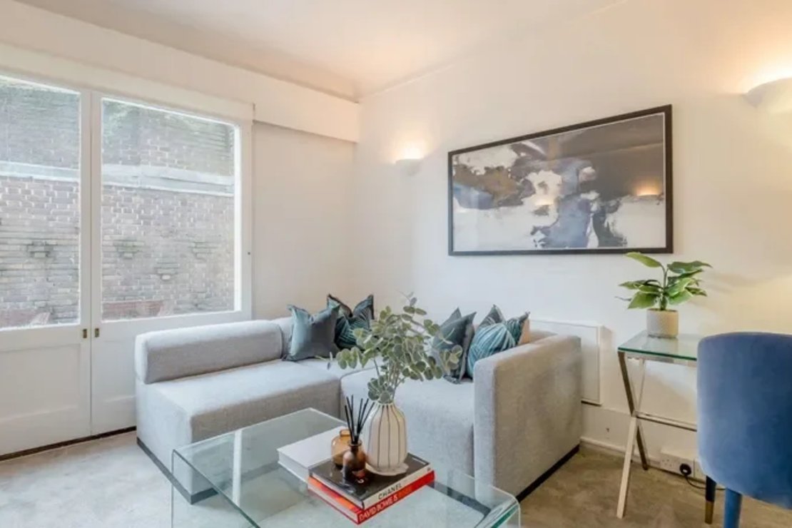 2 bedroom Flat to rent in Strathmore Court-view4