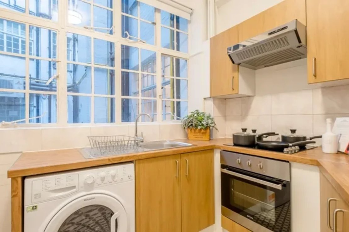 2 bedroom Flat to rent in Strathmore Court-view10