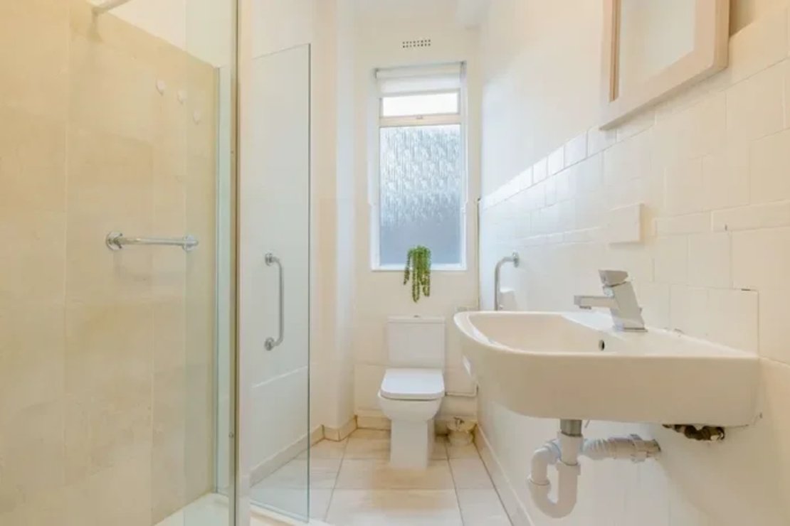2 bedroom Flat to rent in Strathmore Court-view11