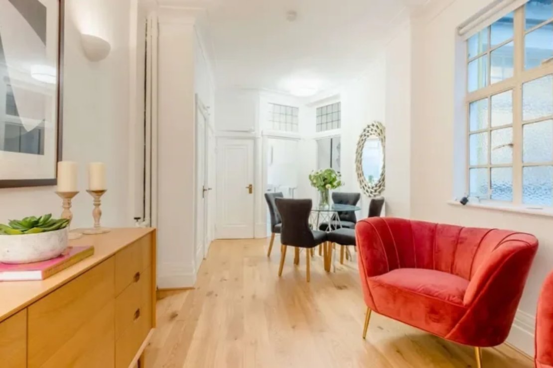 2 bedroom Flat to rent in Strathmore Court-view1