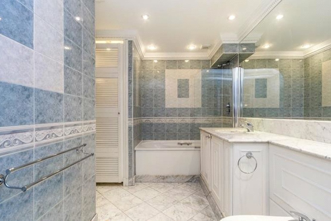 5 bedroom Flat to rent in Strathmore Court-view7