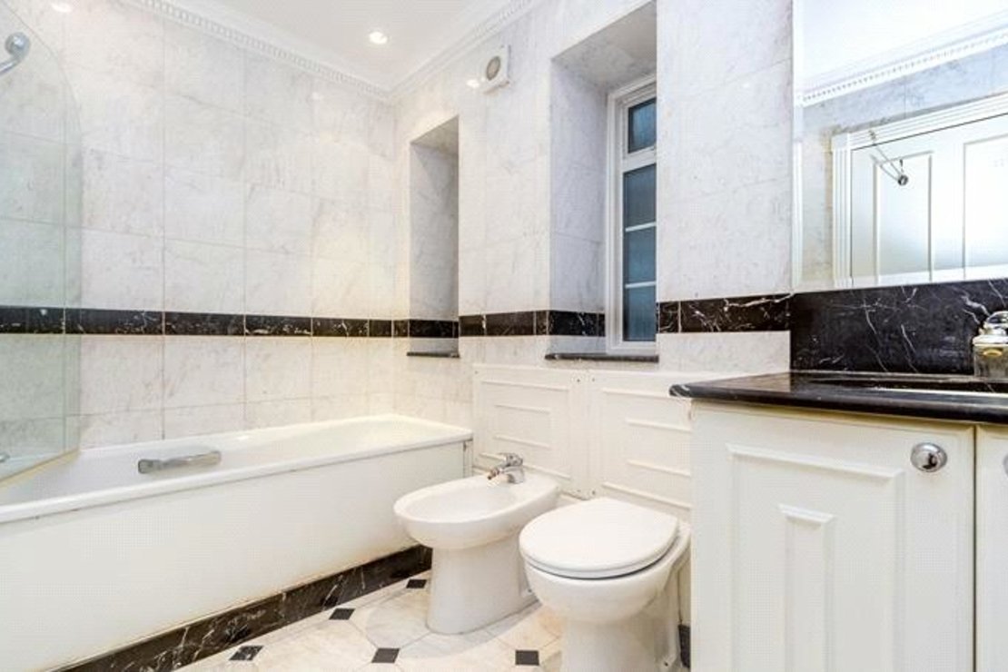 5 bedroom Flat to rent in Strathmore Court-view8