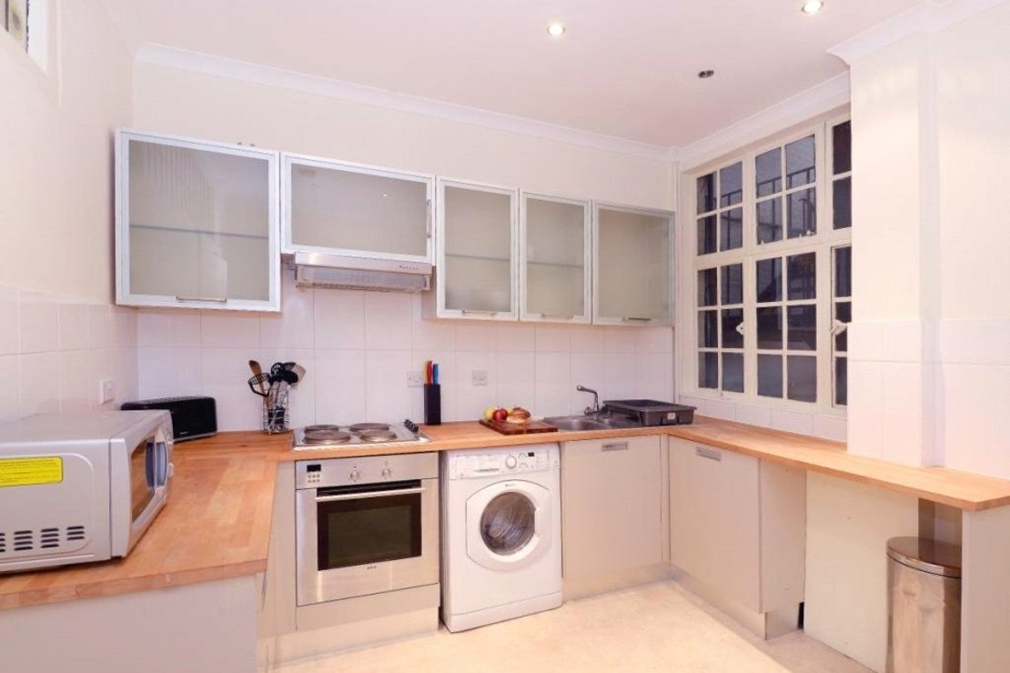 5 bedroom Flat to rent in Strathmore Court-view4