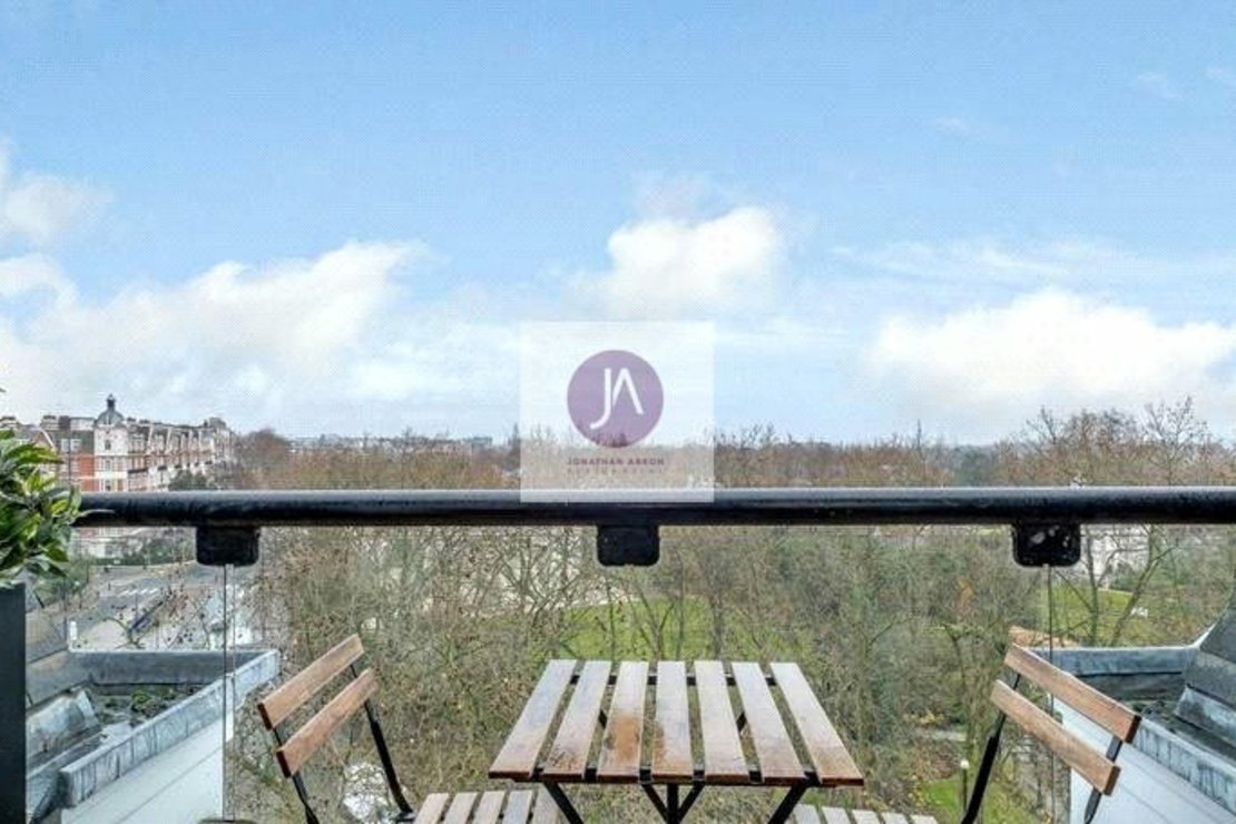 5 bedroom Flat to rent in Strathmore Court-view5