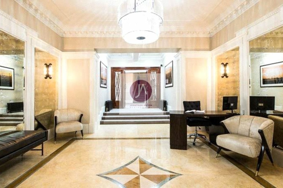 5 bedroom Flat to rent in Strathmore Court-view7